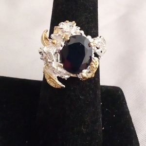 Gorgeous natural 4ct sapphire cocktail ring Size 6.75 👄